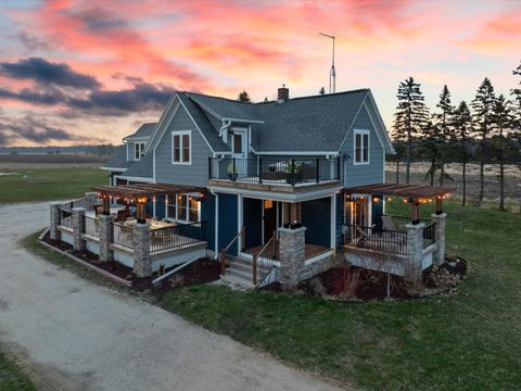 Photo of 3202 Mirro Dr, Manitowoc, WI 54220 (MLS # 1957855)