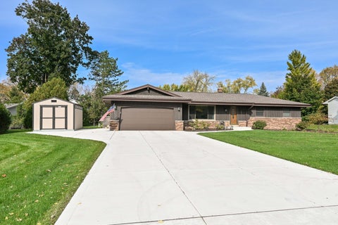 Photo of 12030 W James Ave, Franklin, WI 53132 (MLS # 1986774)