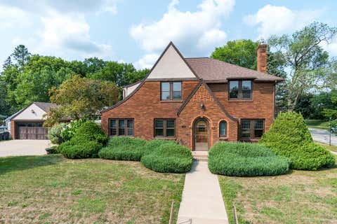 Photo of 1529 Cass St, La Crosse, WI 54601 (MLS # 1977595)