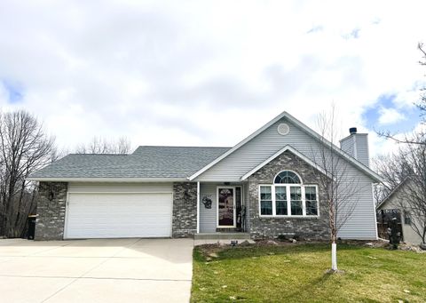 Photo of 1407 Villa Park Ct, West Bend, WI 53090 (MLS # 1956092)