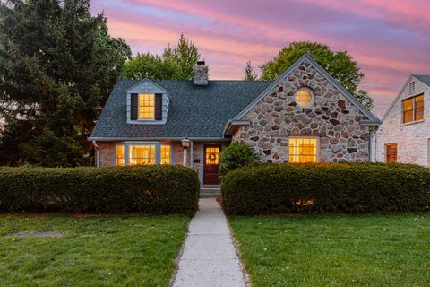 Photo of 8022 Jackson Park Blvd, Wauwatosa, WI 53213 (MLS # 1962224)