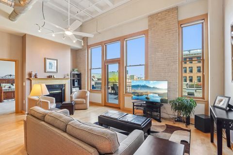 Photo of 1325 N Van Buren St, Milwaukee, WI 53202 (MLS # 1959788)