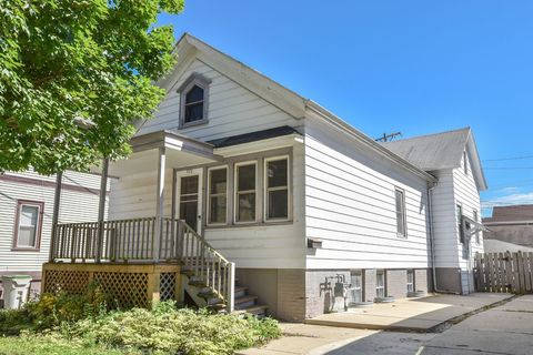 Photo of 915 E Clarke St, Milwaukee, WI 53212 (MLS # 1932355)