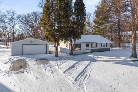 Photo of 9257 S 94th St, Franklin, WI 53132 (MLS # 1948606)