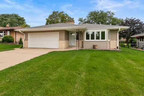 Photo of 1820 Beech St, South Milwaukee, WI 53172 (MLS # 1931575)