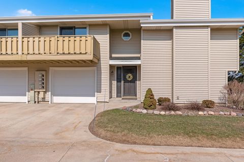 Photo of 6461 S Crabapple Ct, Oak Creek, WI 53154 (MLS # 1955440)