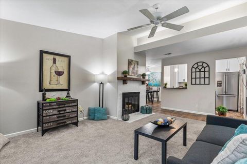 Photo of 360 Park Hill Dr, Pewaukee, WI 53072 (MLS # 1946920)