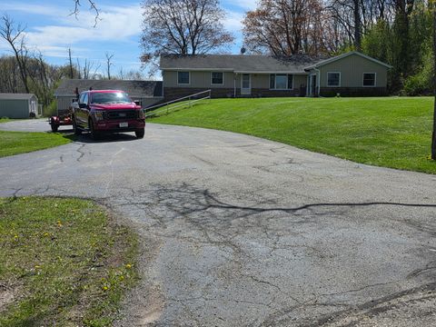 Photo of S53W24945 Glendale Rd, Waukesha, WI 53189 (MLS # 1963024)