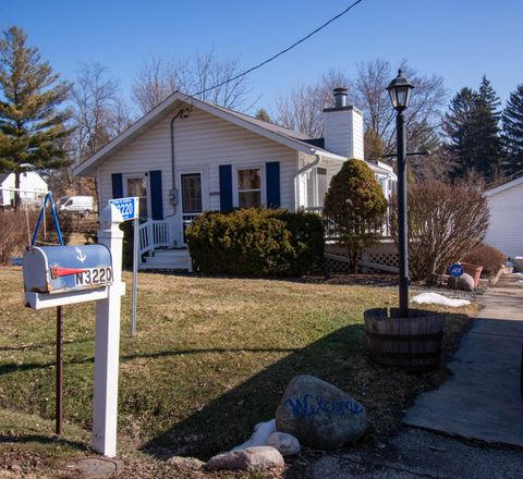 Photo of N3220 Acacia Rd, Geneva, WI 53147 (MLS # 1950721)