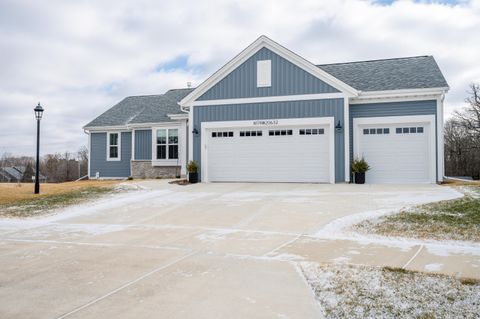 Photo of N174W20632 Laurel Springs Cir, Jackson, WI 53037 (MLS # 1951631)