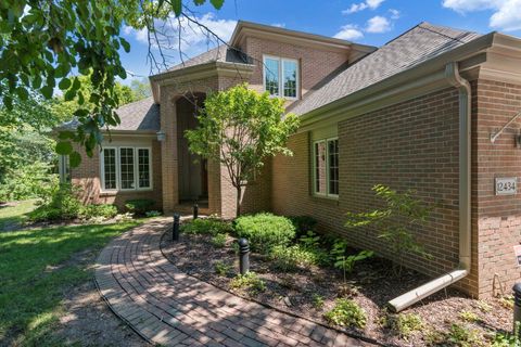 Photo of 12434 N Golf Dr, Mequon, WI 53092 (MLS # 1954937)