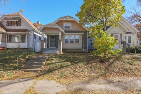 Photo of 5506 N 34th St, Milwaukee, WI 53209 (MLS # 1975937)