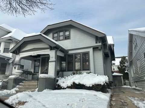 Photo of 2206 W Keefe Ave, Milwaukee, WI 53206 (MLS # 1944718)