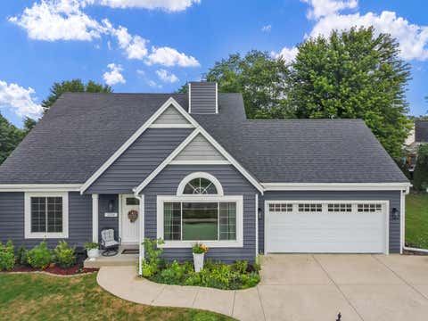 Photo of 2554 S Sterling Cir, East Troy, WI 53120 (MLS # 1977710)