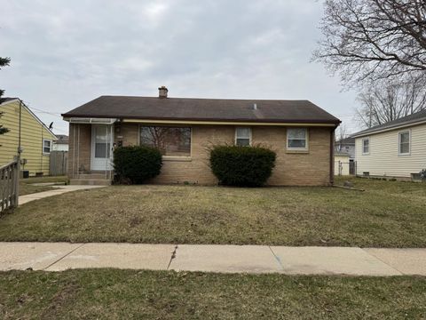 Photo of 5039 N 83rd St, Milwaukee, WI 53218 (MLS # 1955646)