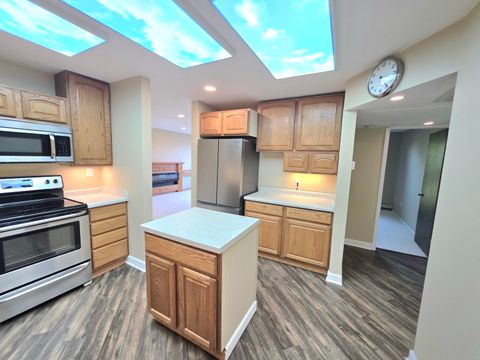 Photo of 6100 W Stonehedge Dr, Greenfield, WI 53221 (MLS # 1937949)