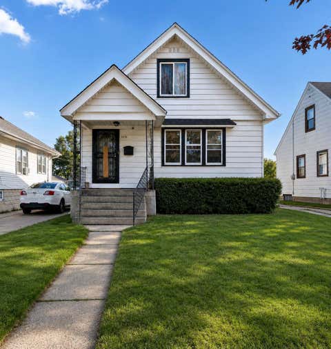 Photo of 5076 N 47th St, Milwaukee, WI 53218 (MLS # 1976156)