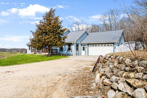 Photo of 4008 Ridge Rd, Kewaskum, WI 53040 (MLS # 1956029)