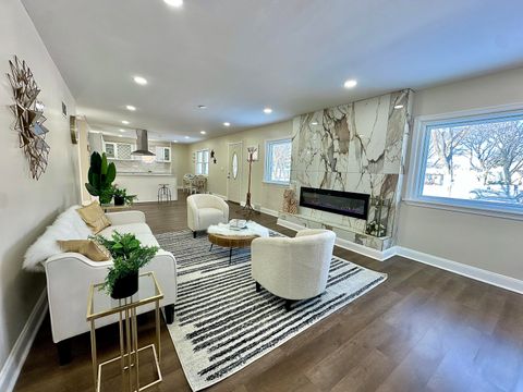 Photo of 1509 W Ramsey Ave, Milwaukee, WI 53221 (MLS # 1946771)