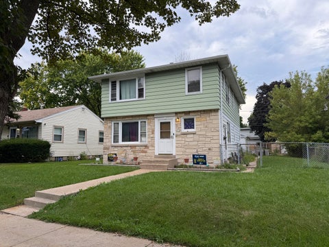 Photo of 6916 W Villard Ave, Milwaukee, WI 53218 (MLS # 1979379)