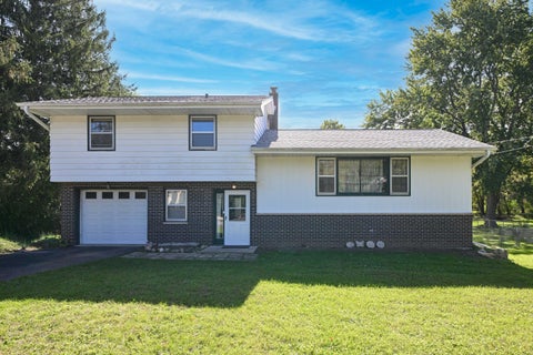 Photo of S77W25205 National Ave, Vernon, WI 53189 (MLS # 1984162)