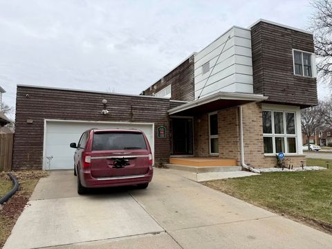 Photo of 4647 W Scranton Pl, Milwaukee, WI 53216 (MLS # 1955610)