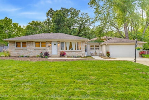 Photo of 3285 N Knoll Blvd, Wauwatosa, WI 53222 (MLS # 1981093)