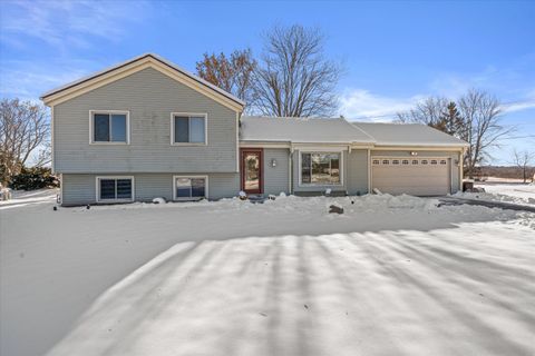 Photo of 8005 Thistle Ct, Waterford, WI 53185 (MLS # 1946009)