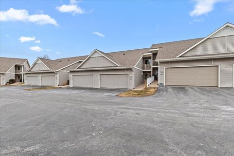 Photo of 986 Oconomowoc Pkwy, Oconomowoc, WI 53066 (MLS # 1952556)