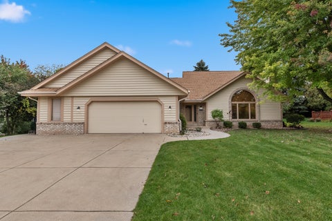 Photo of 4550 S 119th St, Greenfield, WI 53228 (MLS # 1985210)