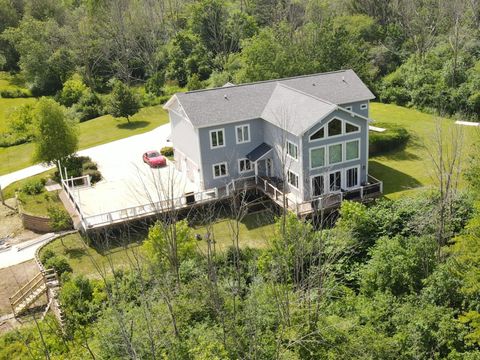 Photo of 1115 Greendale Rd, Sheboygan, WI 53081 (MLS # 1918413)