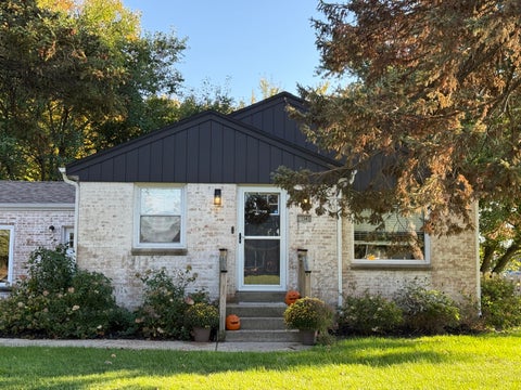 Photo of 15565 Carpenter Rd, Brookfield, WI 53005 (MLS # 1985687)
