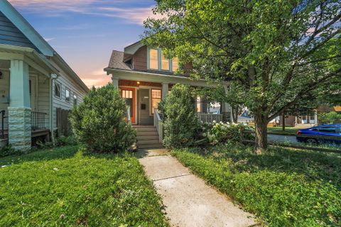 Photo of 3751 W Frederica Pl, Milwaukee, WI 53215 (MLS # 1926112) Photo of 3751 W Frederica Pl, Milwaukee, WI 53215 (MLS # 1926112)