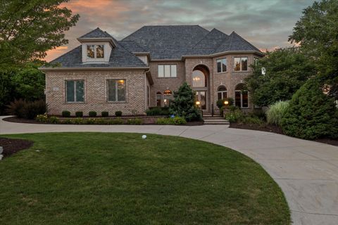 Photo of 915 N Evergreen Cir, Hartland, WI 53029 (MLS # 1950418)