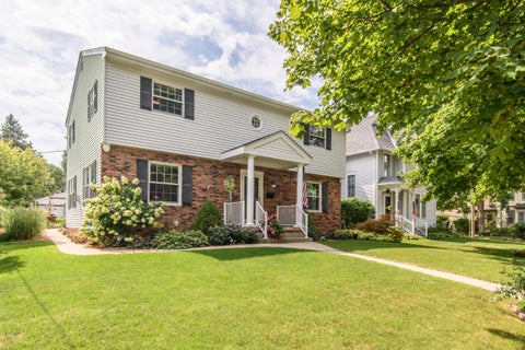 Photo of 147 W Laflin Ave, Waukesha, WI 53186 (MLS # 1981226)