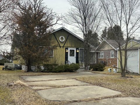 Photo of 8045-8031 W Lakeshore Dr, Burlington, WI 53105 (MLS # 1952524)