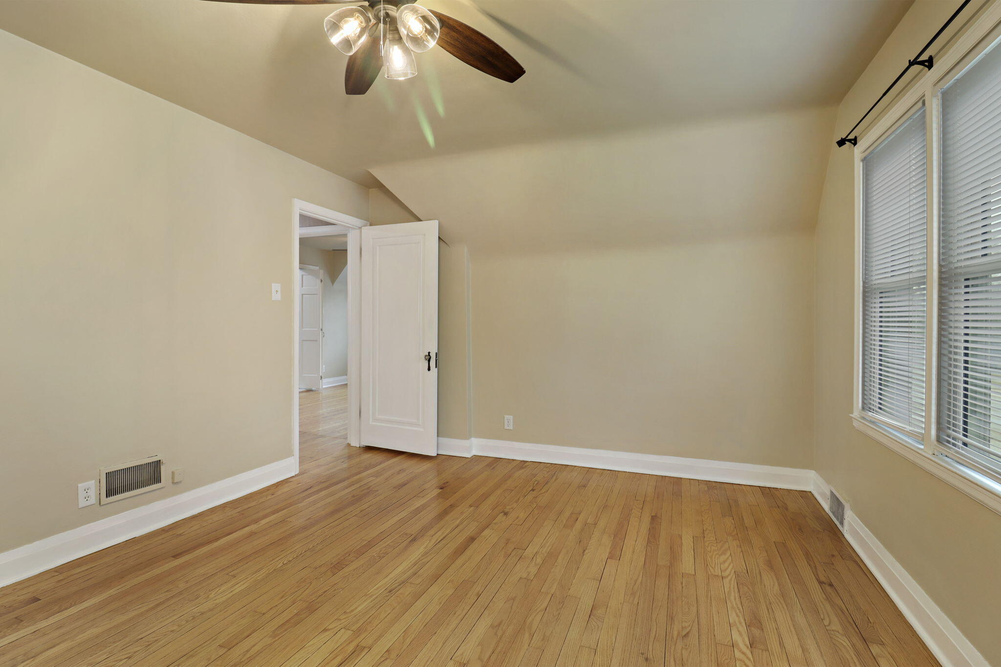 Pleasant Prairie, Wisconsin 53142, United States, 2 Bedrooms Bedrooms, ,2 BathroomsBathrooms,Residential,Active,228782