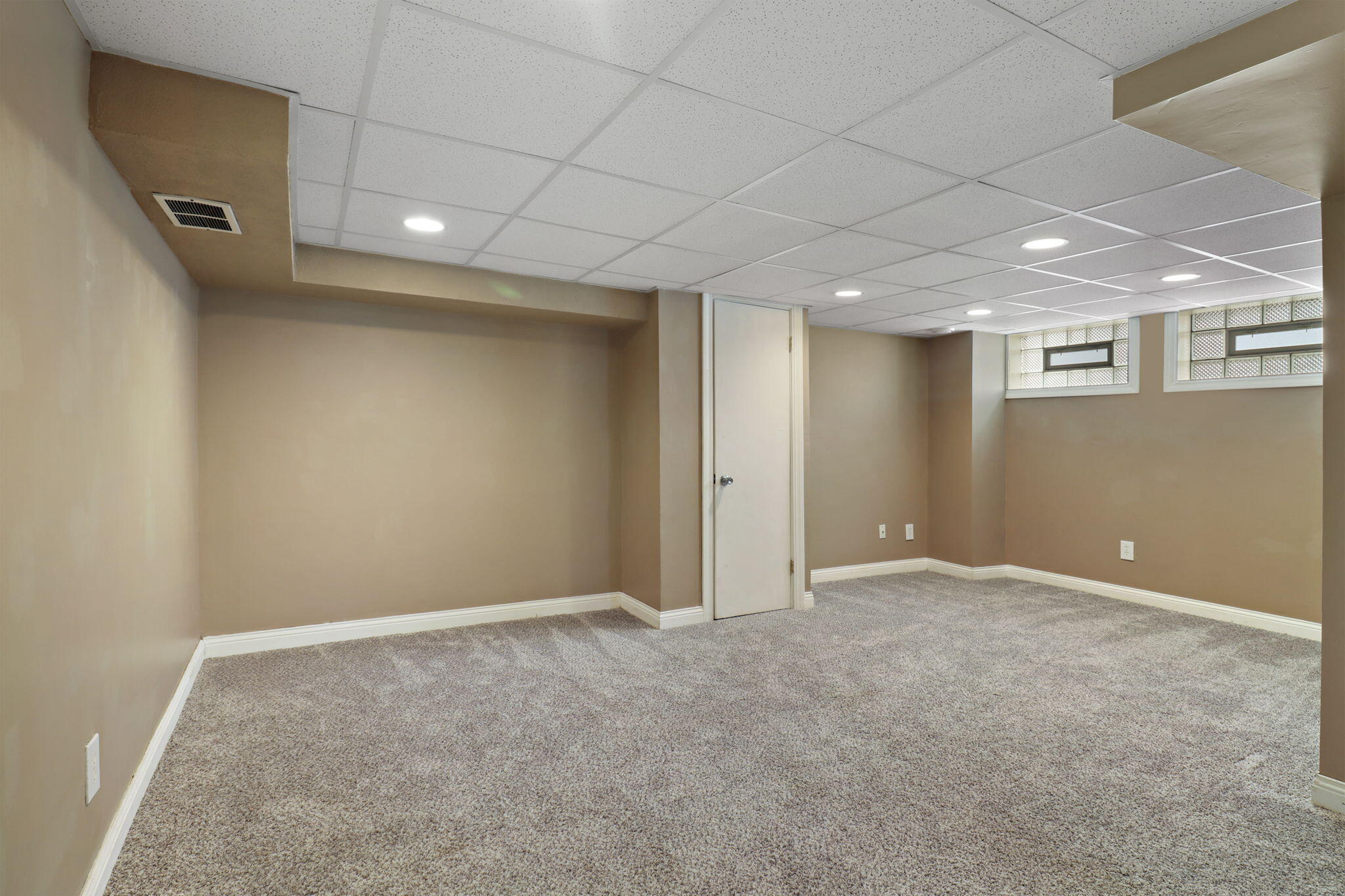 Pleasant Prairie, Wisconsin 53142, United States, 2 Bedrooms Bedrooms, ,2 BathroomsBathrooms,Residential,Active,228782