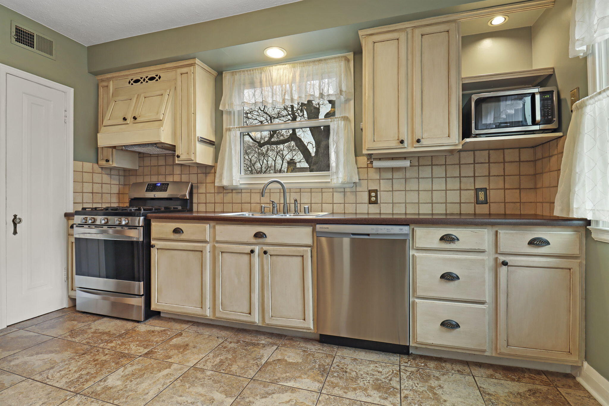 Pleasant Prairie, Wisconsin 53142, United States, 2 Bedrooms Bedrooms, ,2 BathroomsBathrooms,Residential,Active,228782