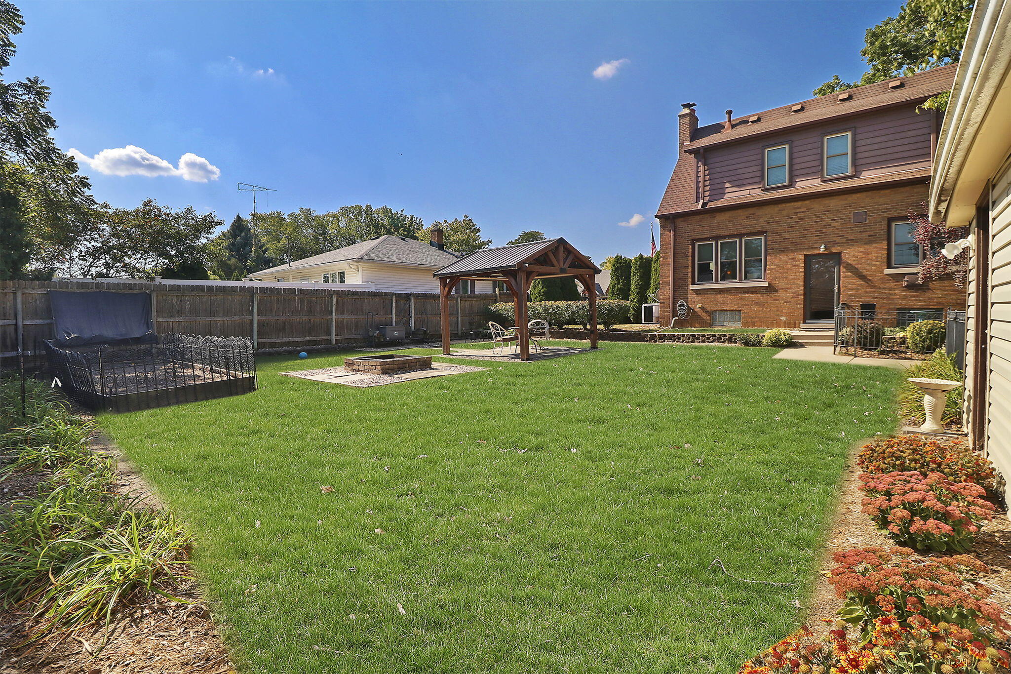 Pleasant Prairie, Wisconsin 53142, United States, 2 Bedrooms Bedrooms, ,2 BathroomsBathrooms,Residential,Active,228782