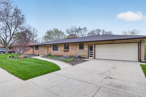 Photo of 841 S 7th Ave, West Bend, WI 53095 (MLS # 1959750)