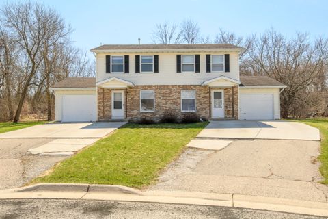 Photo of 208 Applewood Ln, Watertown, WI 53094 (MLS # 1956970)