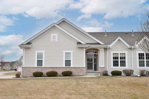 Photo of 3905 S Five Iron Ct, New Berlin, WI 53151 (MLS # 1952531)