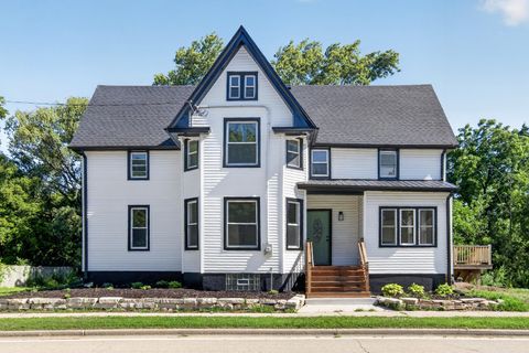 Photo of 1836 W Mequon Rd, Mequon, WI 53092 (MLS # 1971720)