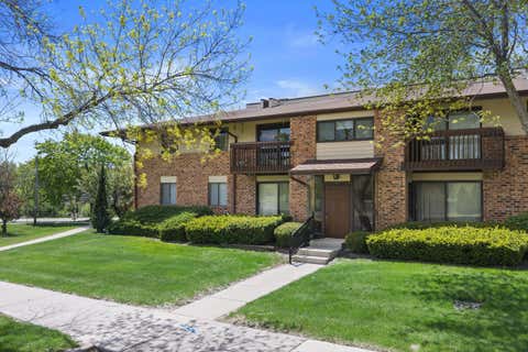 Photo of 301 Park Hill Dr, Pewaukee, WI 53072 (MLS # 1971616)