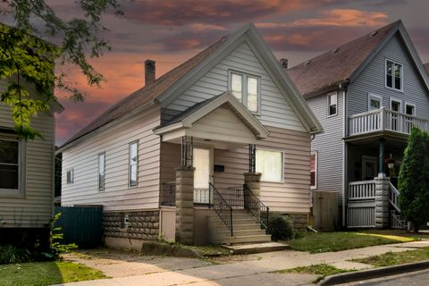 Photo of 810 S 36th St, Milwaukee, WI 53215 (MLS # 1930341)