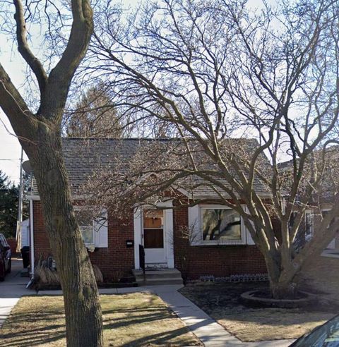 Photo of 1301 E Norwich Ave, Saint Francis, WI 53235 (MLS # 1945717)