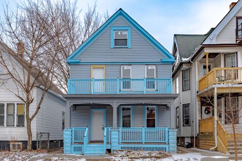 Photo of 1815 W Becher St, Milwaukee, WI 53215 (MLS # 1946026)