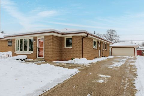 Photo of 5640 S 30 St, Milwaukee, WI 53221 (MLS # 1944580)