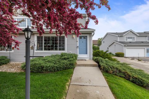 Photo of 10096 W Whitnall Edge Dr, Franklin, WI 53132 (MLS # 1917825)